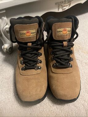 Earth spirit Womens brown suede lace up hiking boots